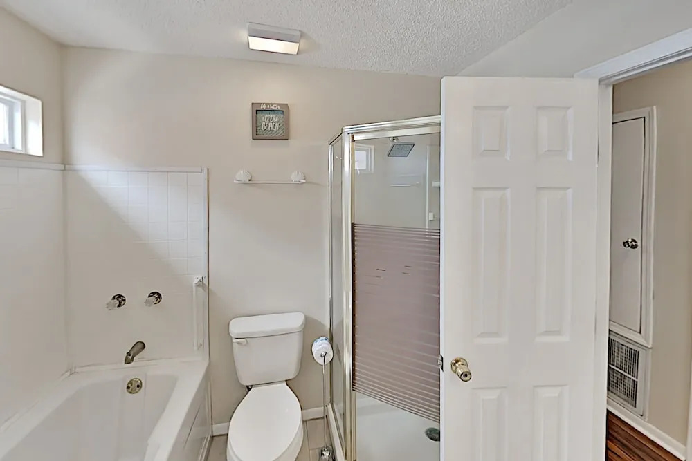 New Listing! Updated Coastal - Walk To Beach 4 Bedroom Home