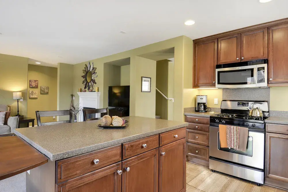 Sunset Summit 4 Br home by RedAwning