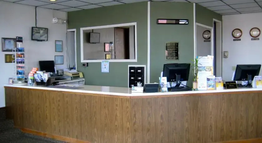 Sandstone Inn & Airport Parking