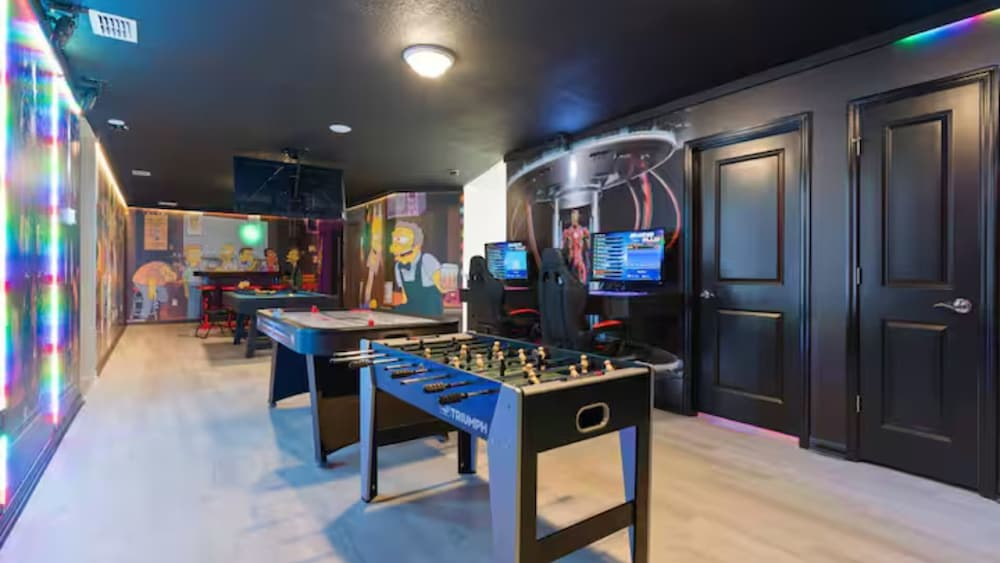 10br Villa w/ Star Wars Theater & Game Room
