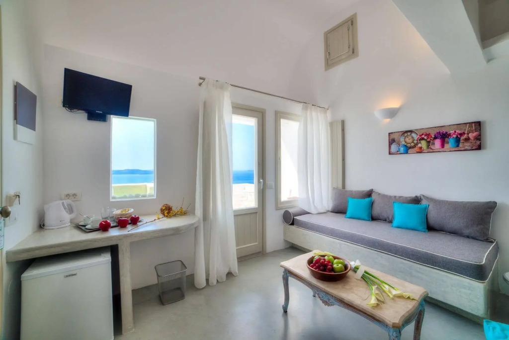 Kima Oia Suites