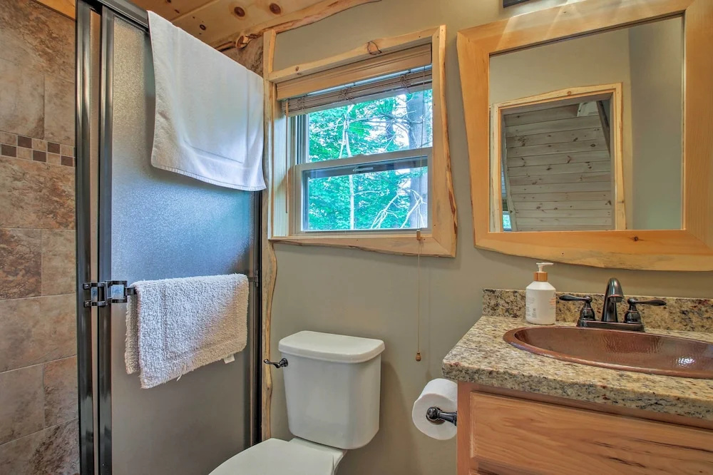 Timber Home: Walk to Slopes & N Conway Shops!