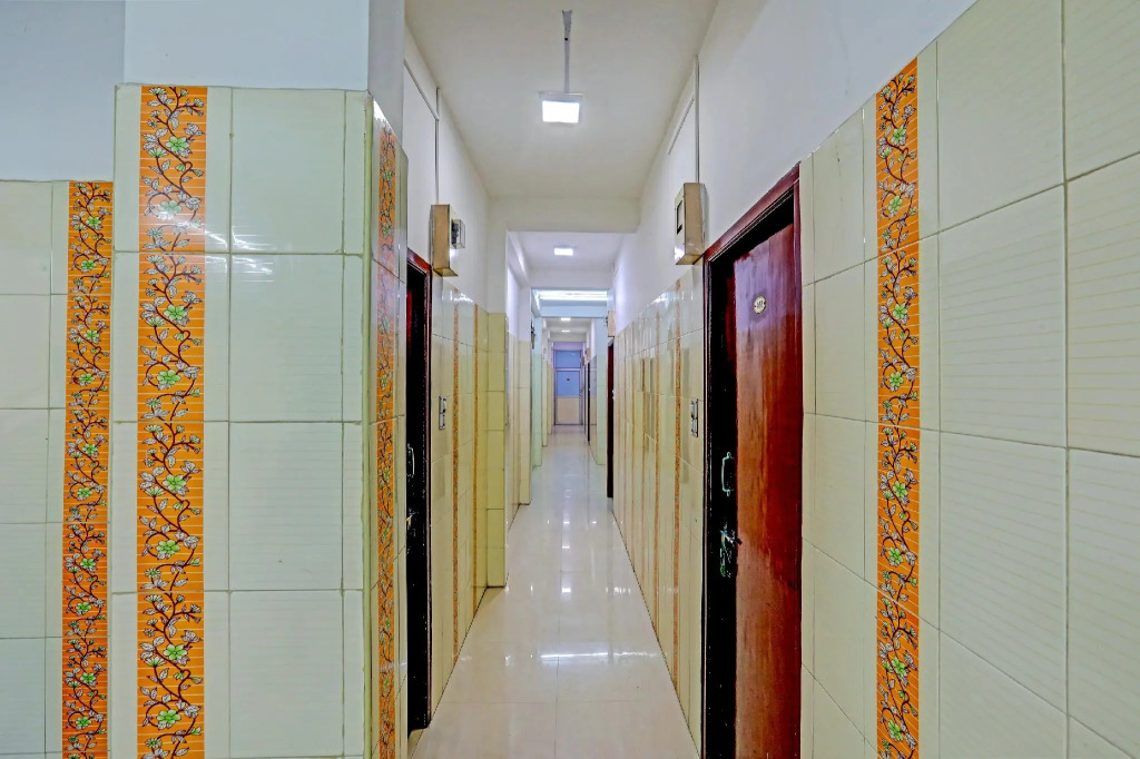 SPOT ON CHN1643 Grand Residency