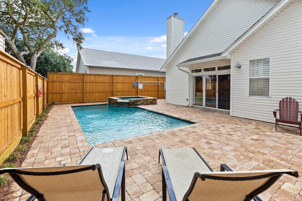 Expertly Decorated Family Home, Steps to Beach w/ a Private Heated Pool & Spa
