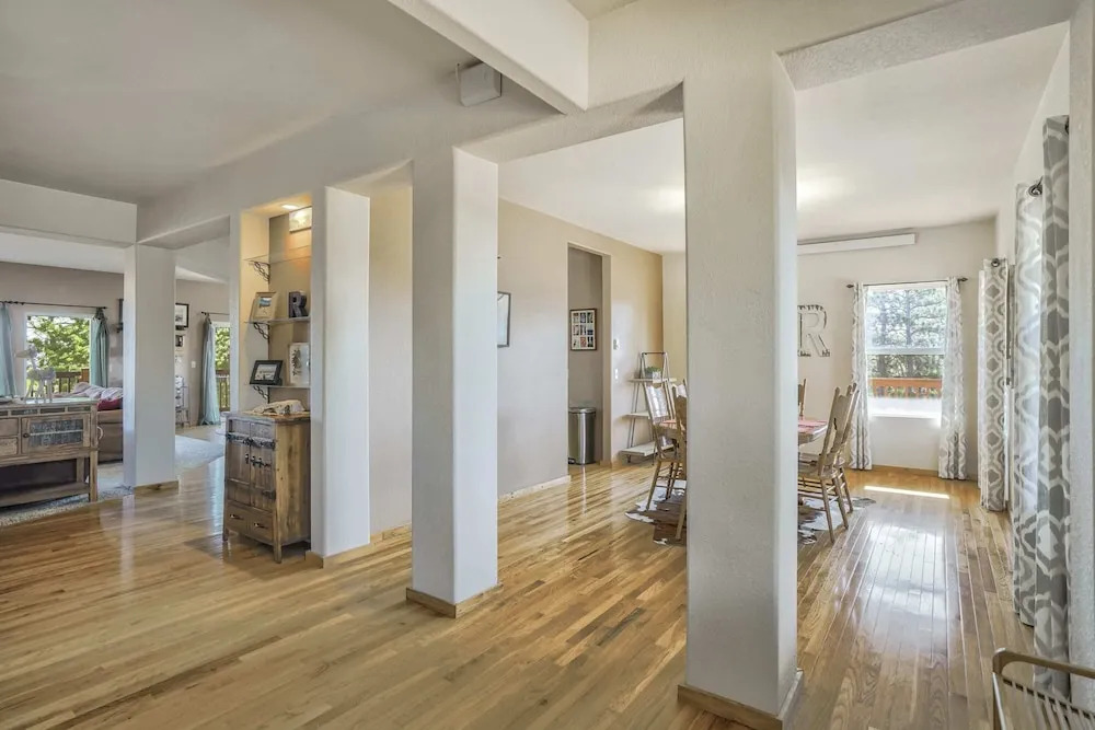 4BD Quiet Ranch Setting Historical Canyon Views