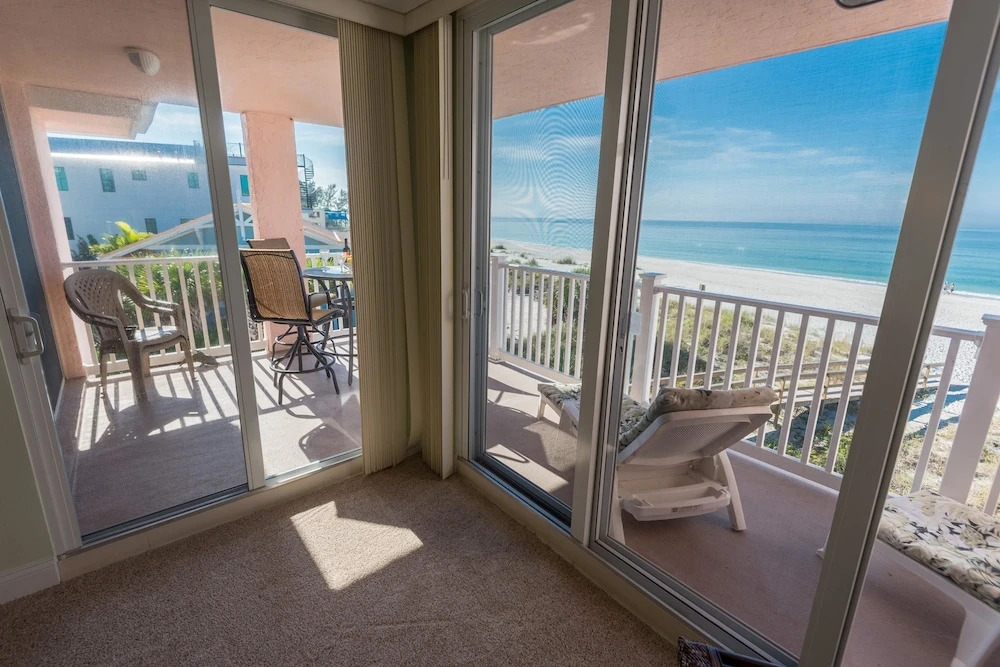 Anna Maria Island Club 20