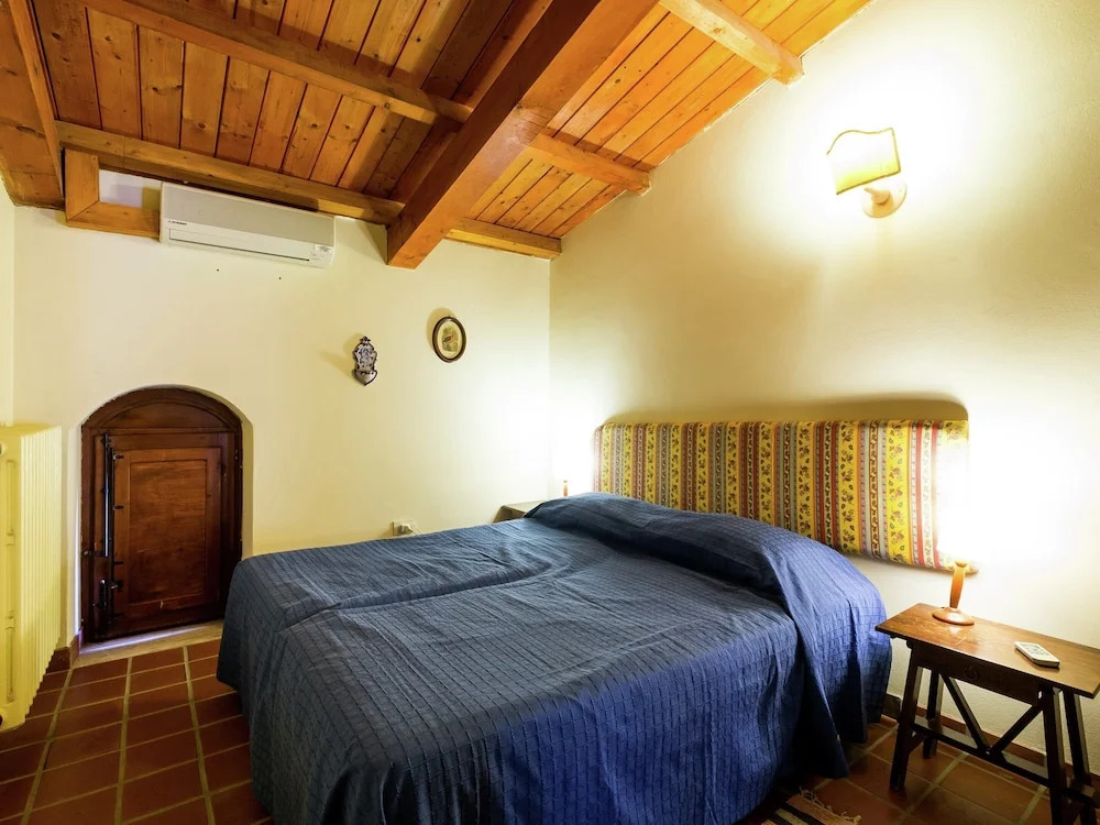Gorgeous Holiday Home with Hot Tub, Whirlpool, Pool, Garden