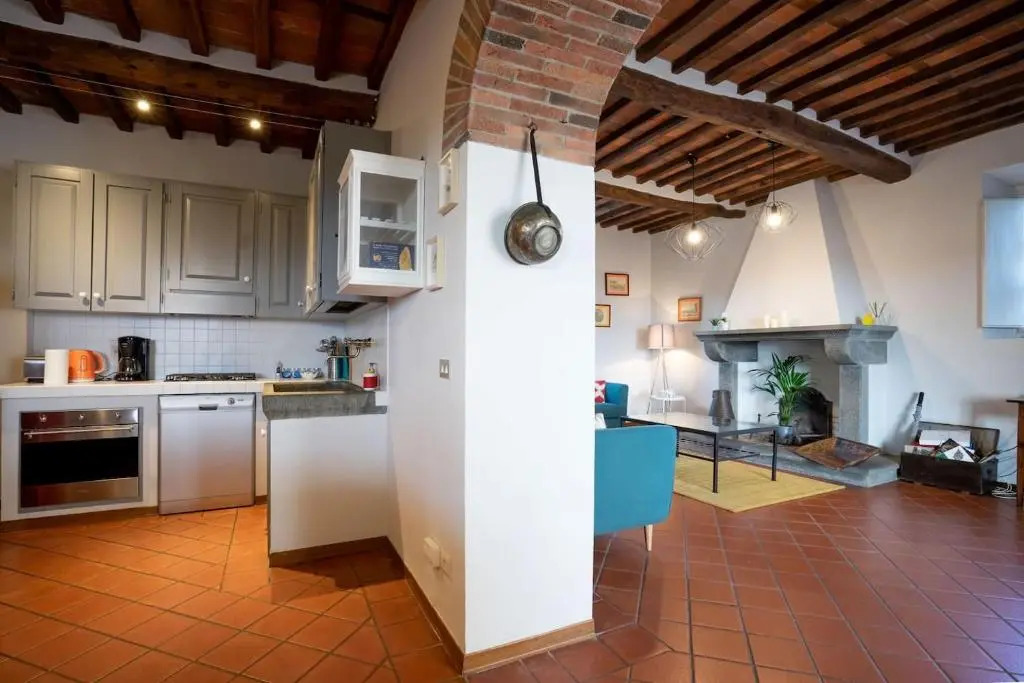 Ampio appartamento completamente rinnovato con vista piscina e jacuzzi