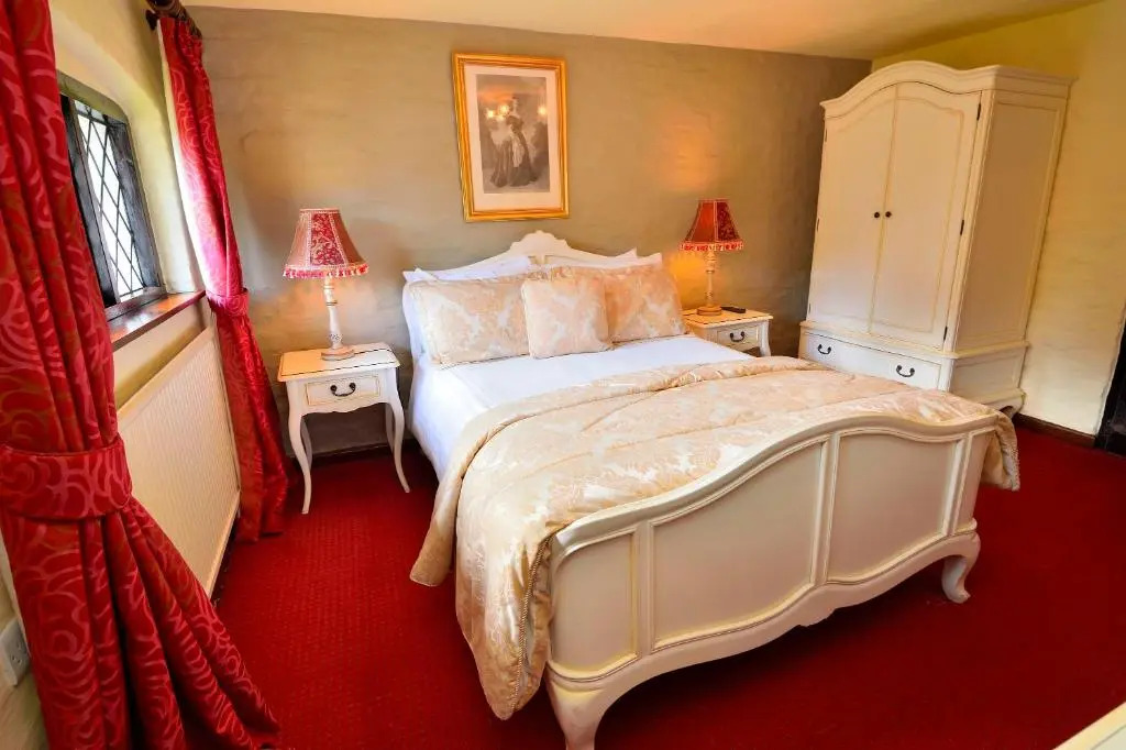 The Roundabout Hotel
