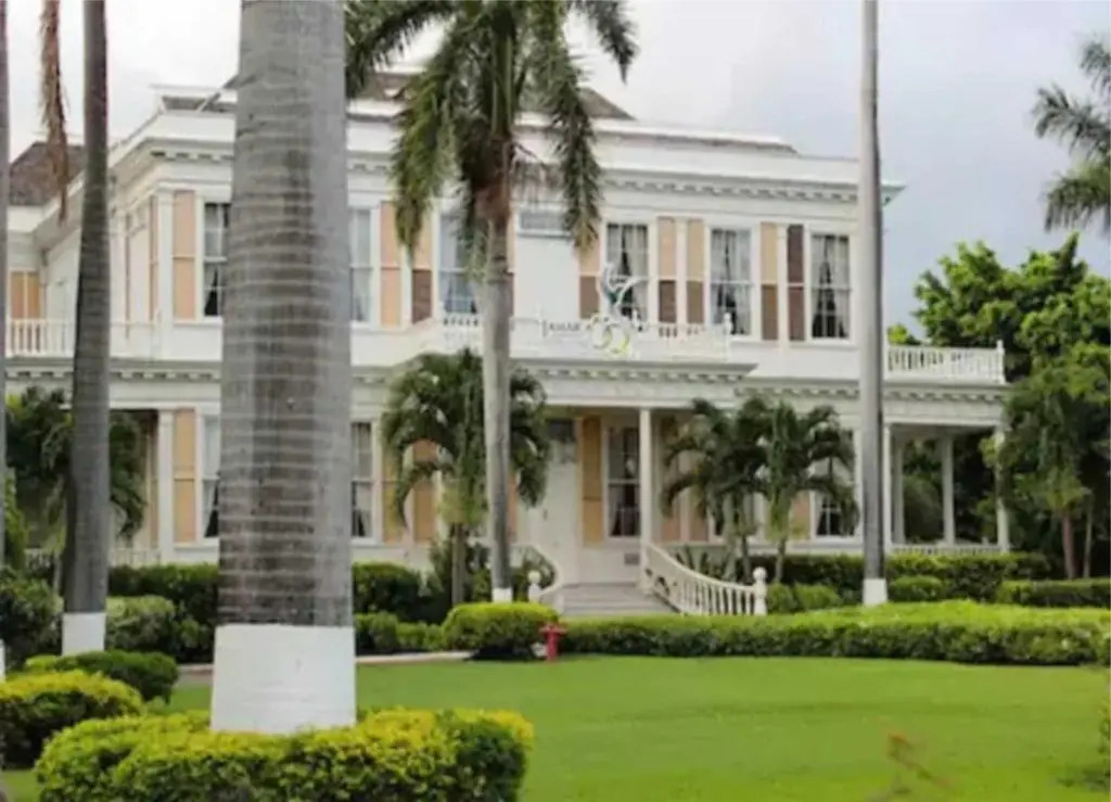 Cozy Deluxe 2BR Condo New Kingston