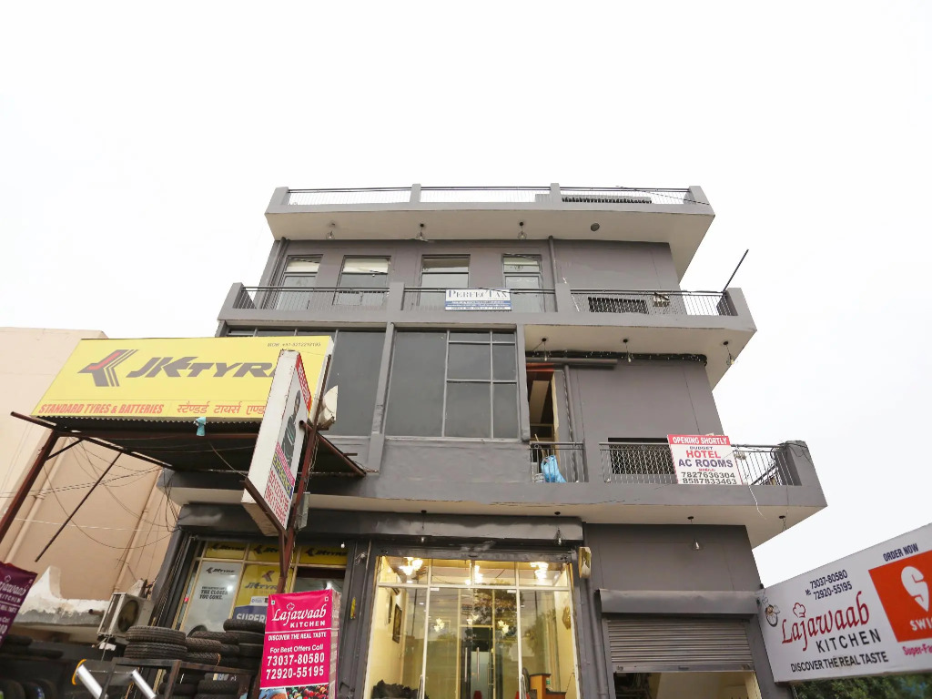 OYO 37096 A2K Residency