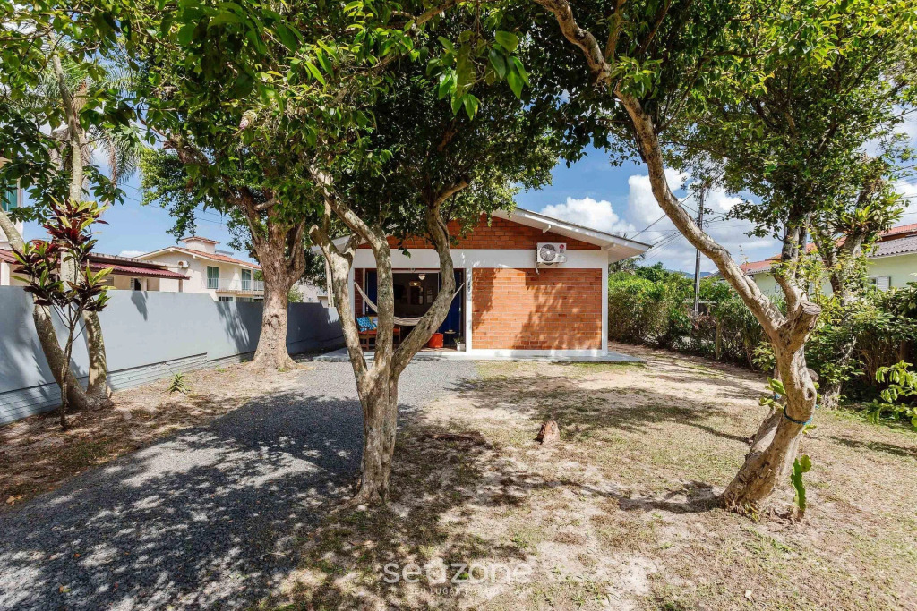 Charmosa casa c/ suíte em Barra da Lagoa RLO375