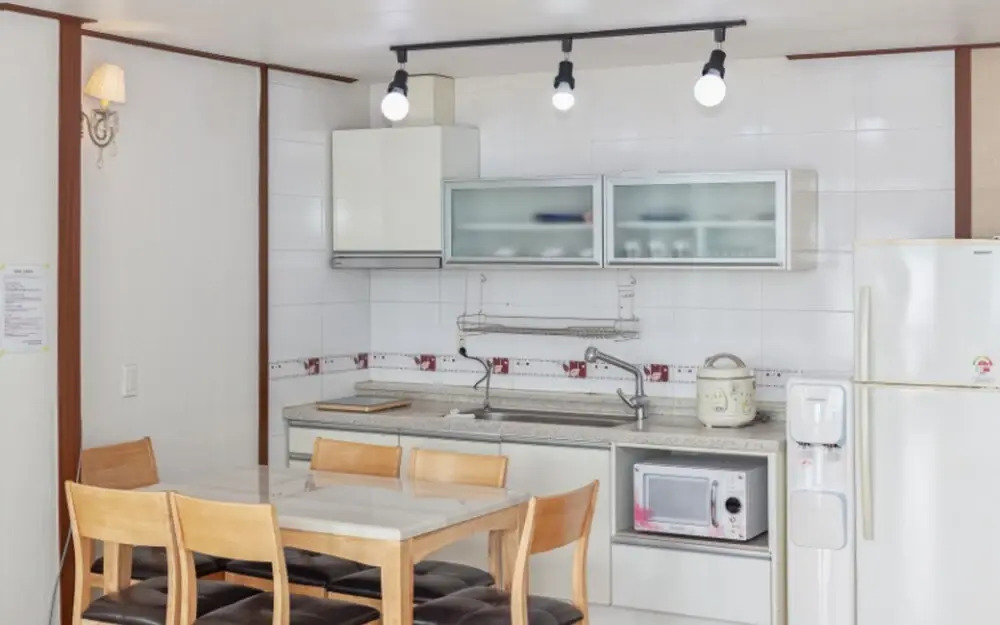 Geoje Kkachi and Santorini Pension