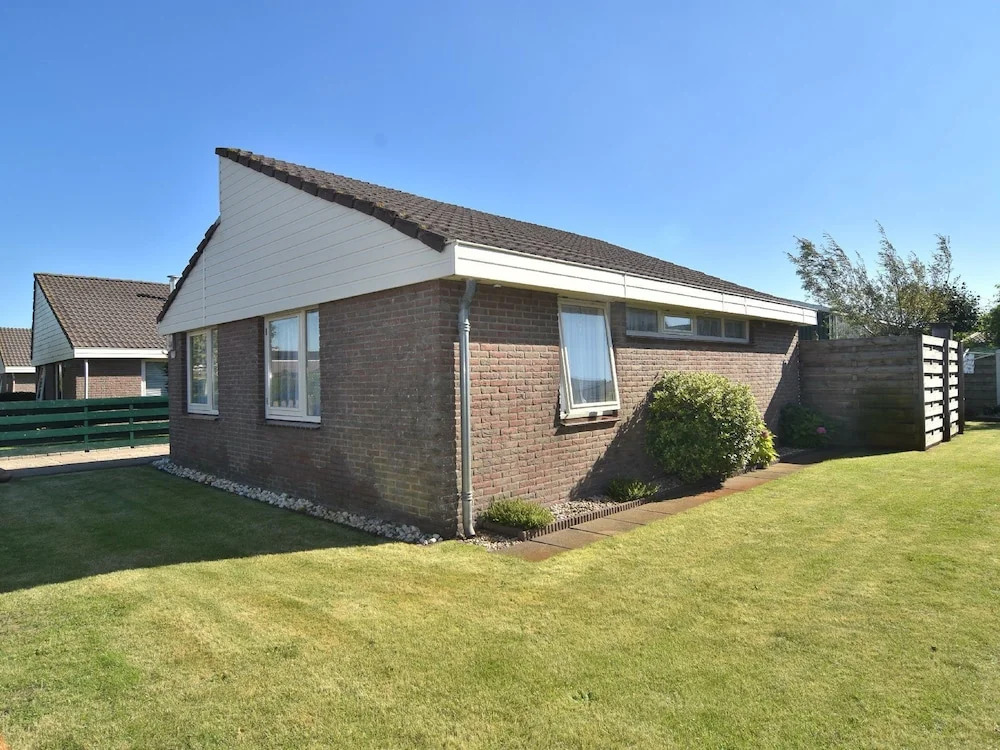 Deluxe Bungalow in Egmond aan den Hoef With Garden