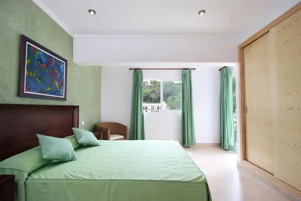 Villa - 4 Bedrooms with Pool and WiFi - 103196