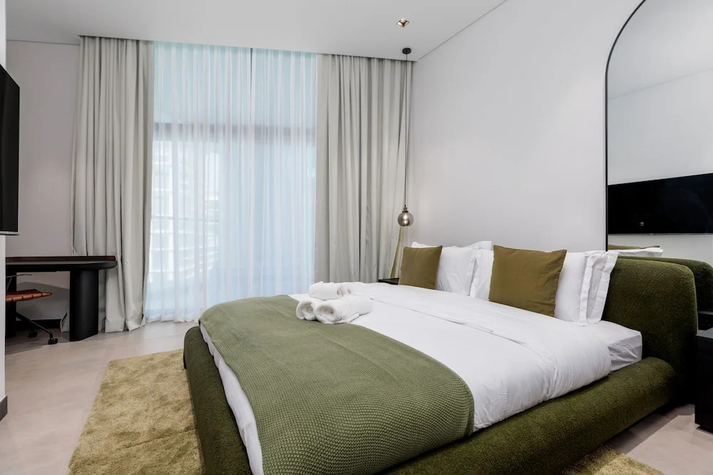 Waves - Seaside Splendor 2BR in Dubai's Business Bay