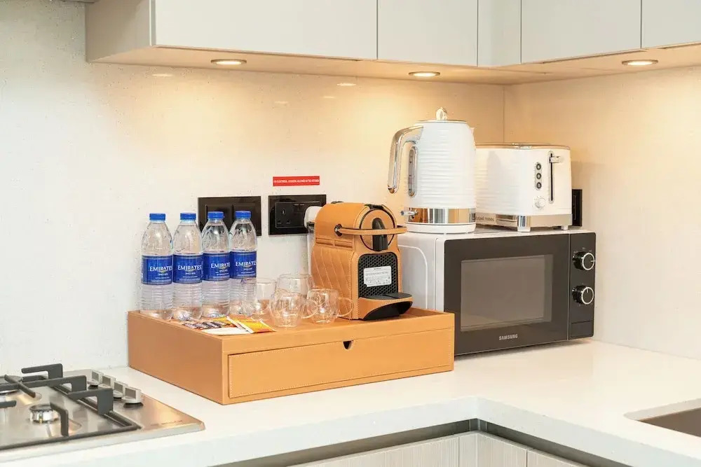 PVH - Stylish 1BR with Study - The Crest