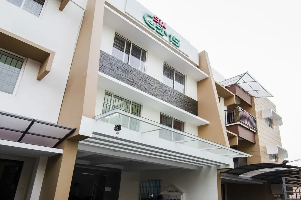 Six Gems by OYO Rooms