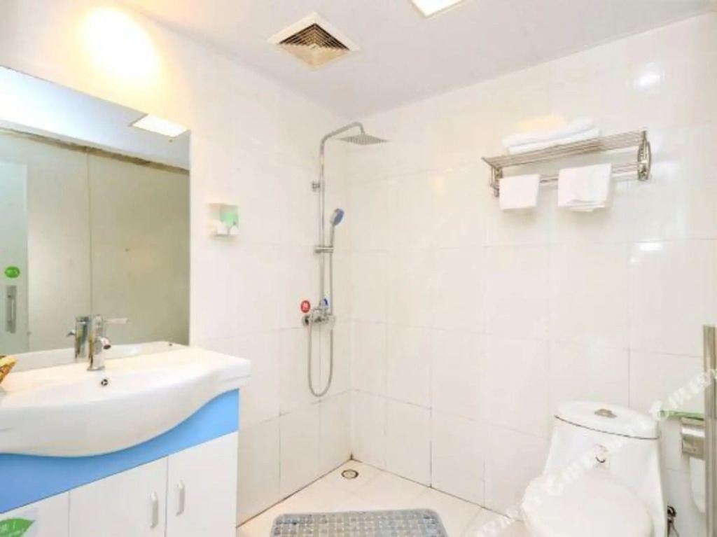 Shenzhen Huashang Hotel (Hongling Subway Station KKmall)