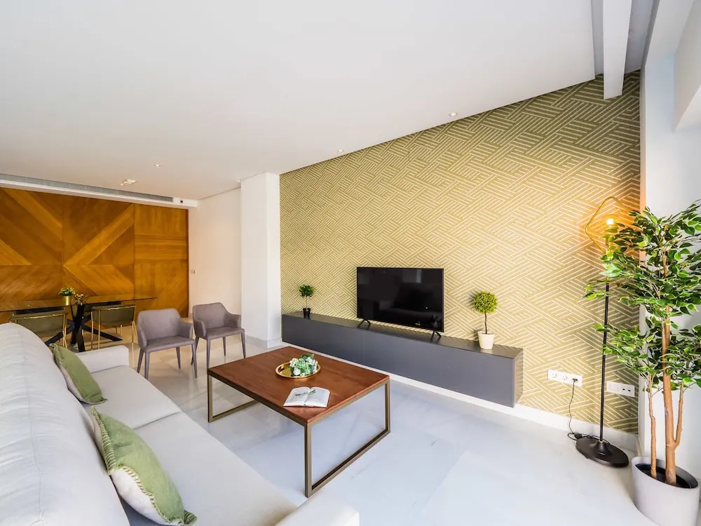 Central Sunny Penthouse Premium Apt
