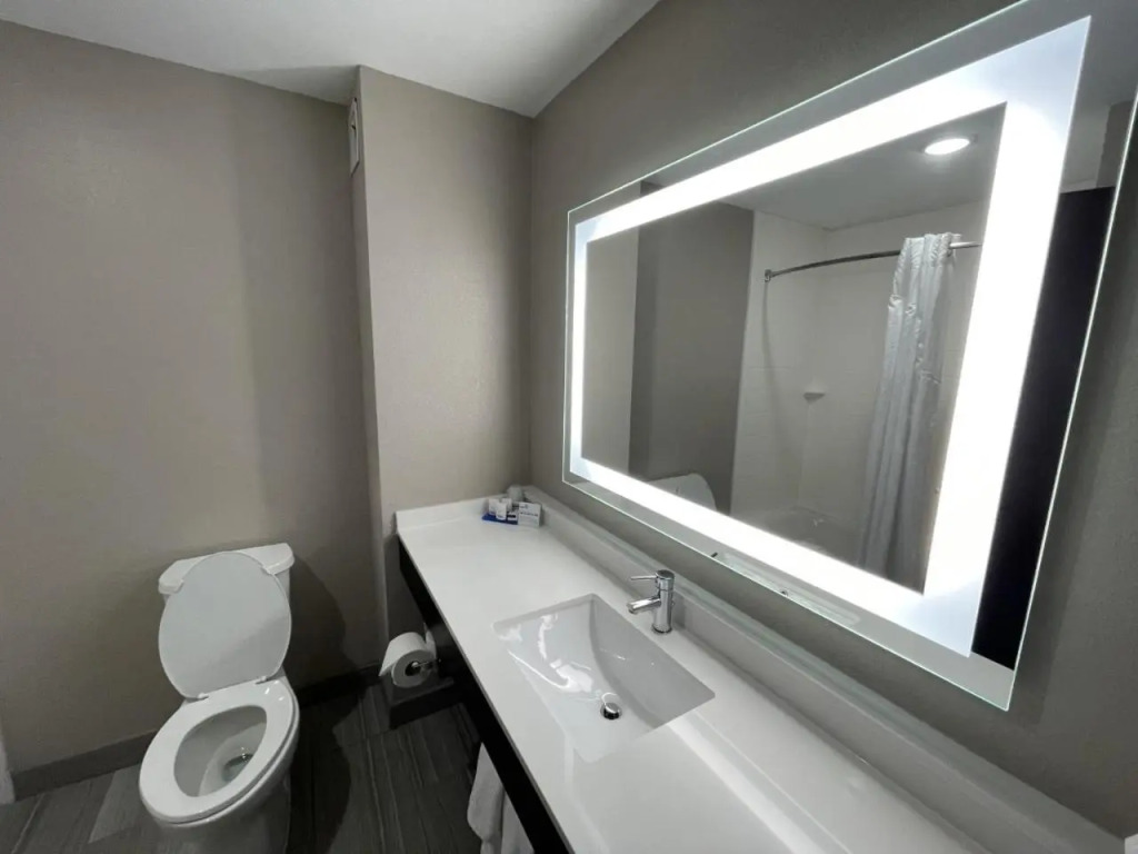 Holiday Inn Express Hotel and Suites Ada by IHG