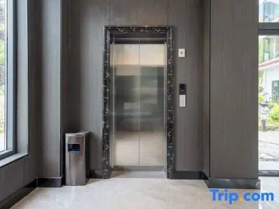 Jikong Wangxue Resort Hotel (Hailuogou Glacier Forest Visitor Center)