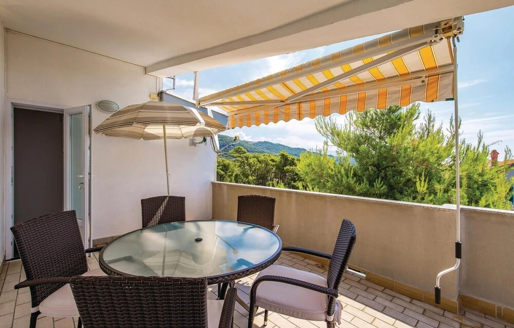 Amazing Home in Mundanije With Wifi and 2 Bedrooms