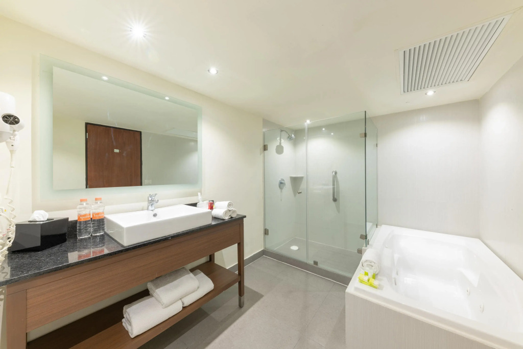 Holiday Inn Guadalajara Expo Plaza del Sol by IHG