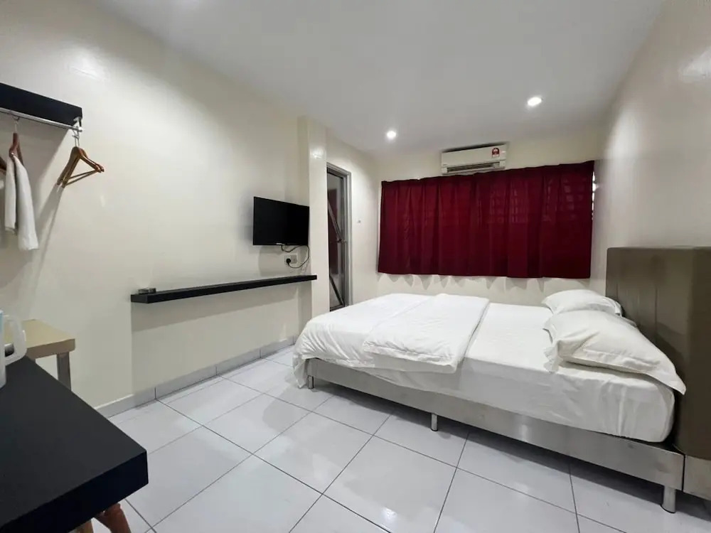 OYO 90994 Hotel Golden Mouse