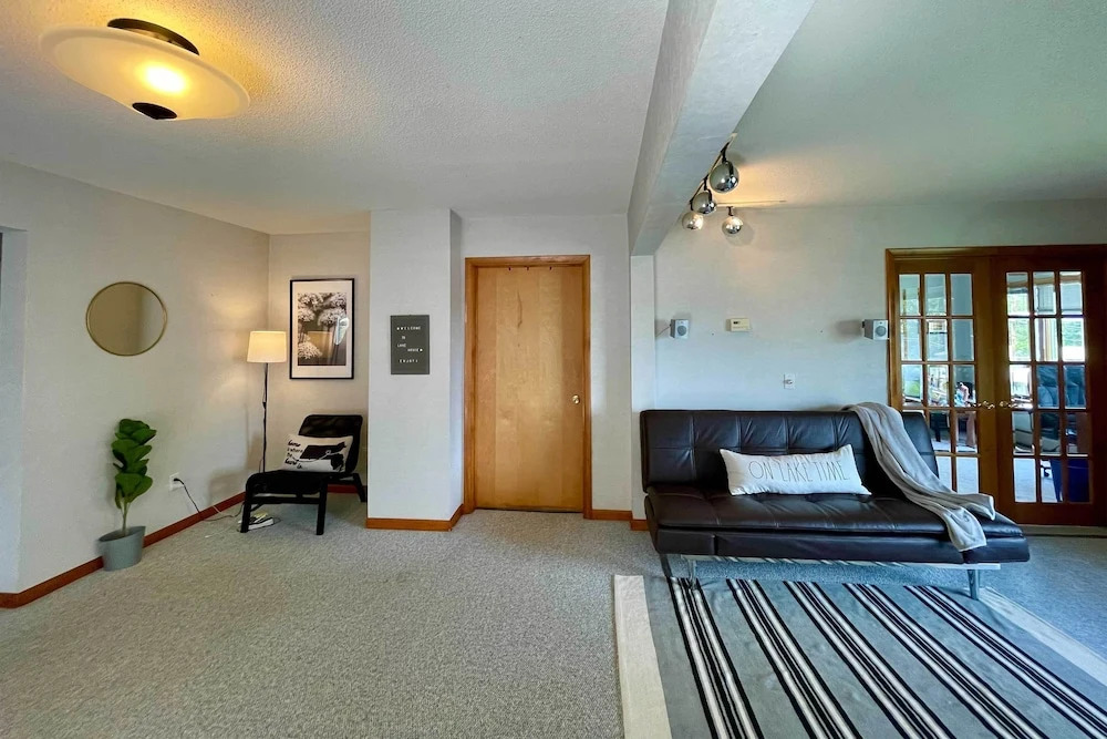 Lakeside Berkshires Home Near Hiking & Skiing