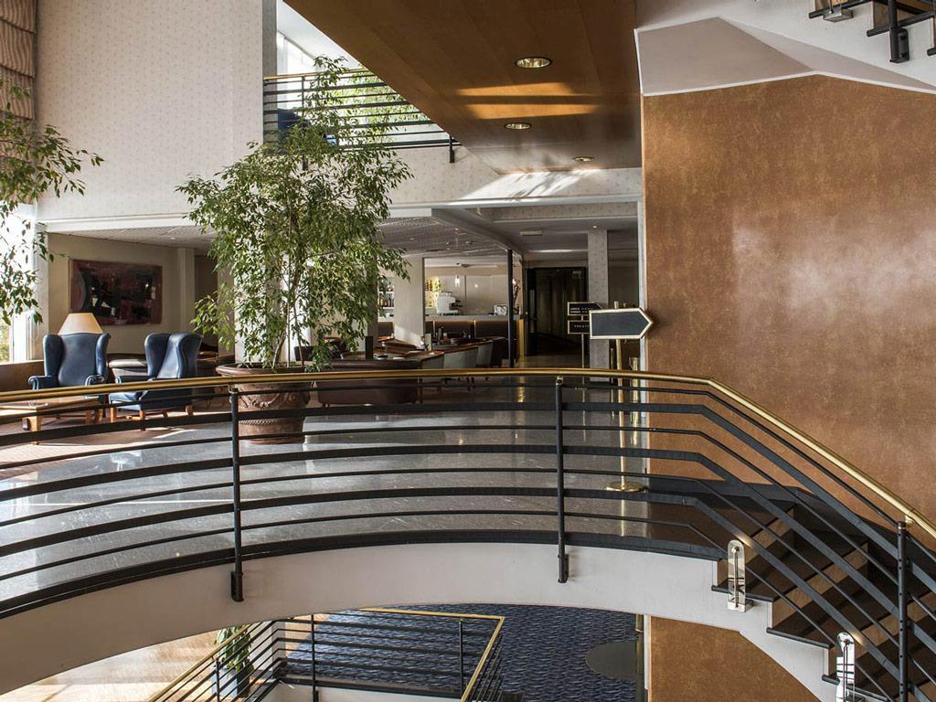 FlyOn Hotel & Conference Center