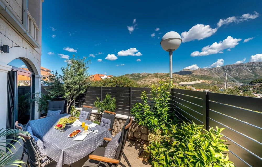 Beautiful Apartment in Dubrovnik With Outdoor Swimming Pool, Wifi and 2 Bedrooms