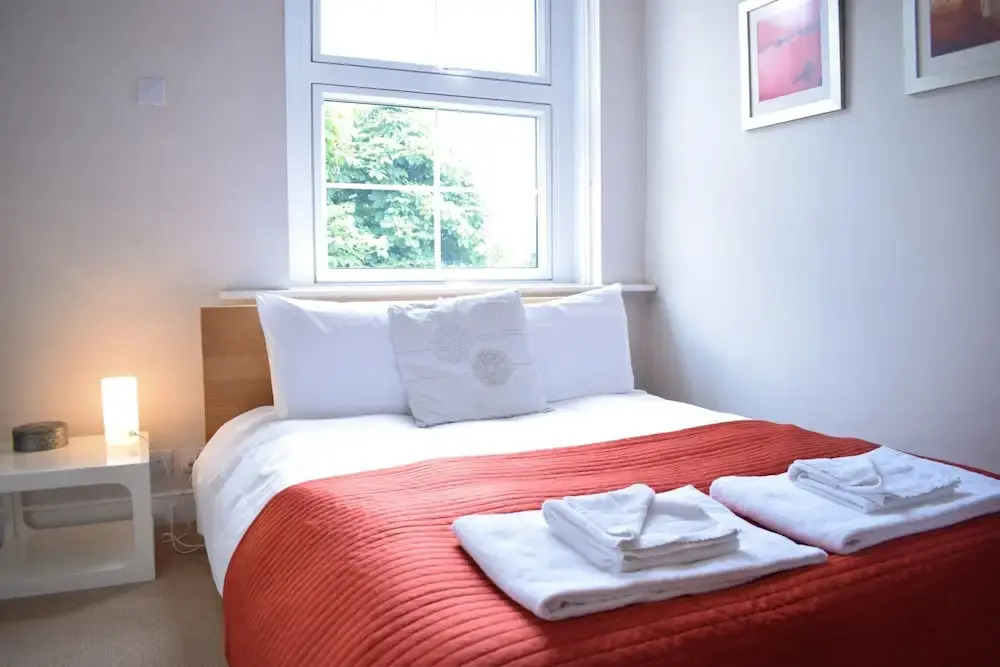 2 Bedroom Flat Near Tower Hill