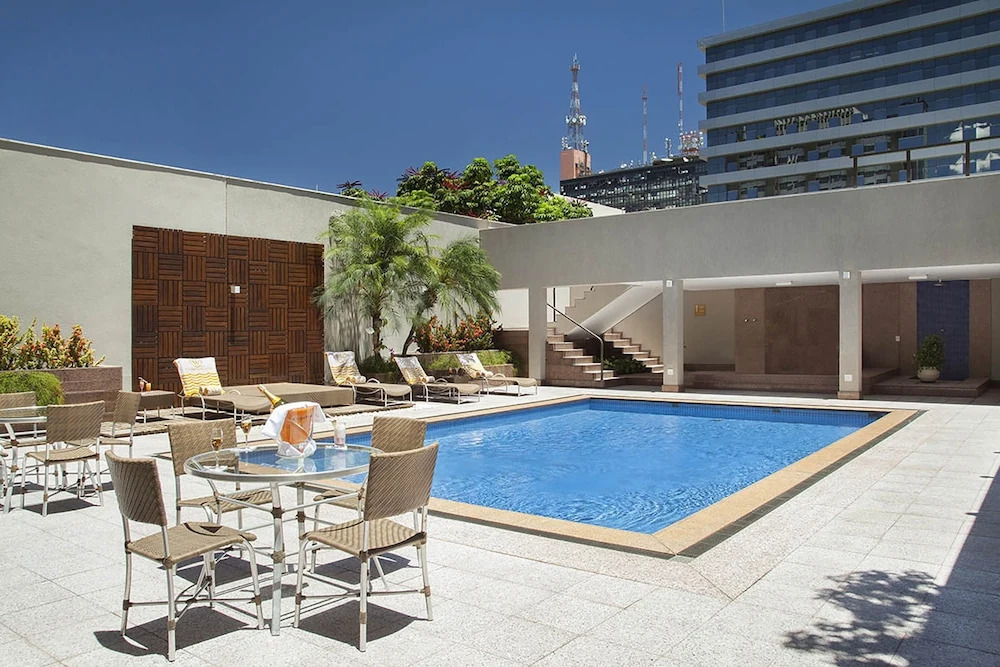 Naoum Plaza Hotel