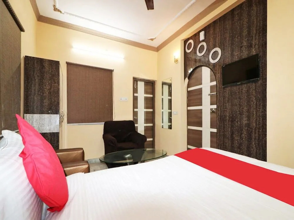 Goroomgo Sanjoy Guest House Ruby Tagore Park Kolkata