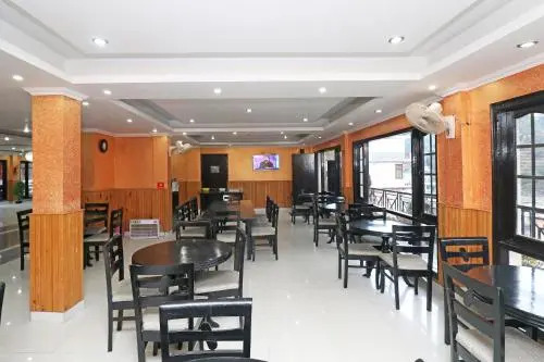 OYO 27818 Hotel Traveller Inn