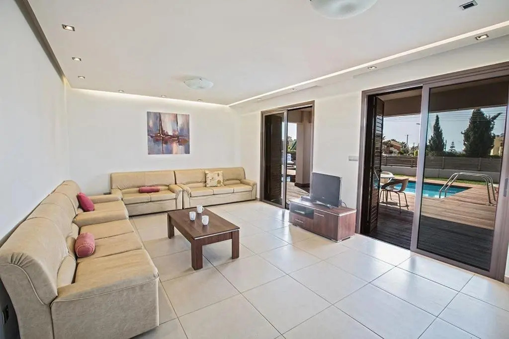 Villa Petreris Enas - Stunning 3 Bedroom Central Ayia Napa Villa With Pool