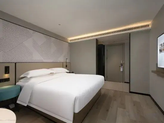 Berman Hotel (Zhanjiang Wuchuan Jiefang Middle Road Gangfeng Plaza)