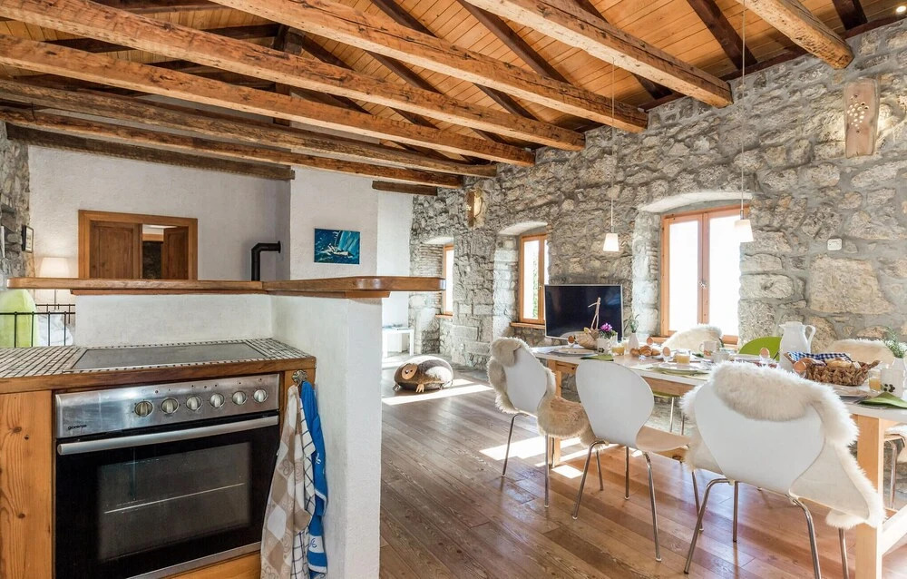 Amazing Home In Poljane