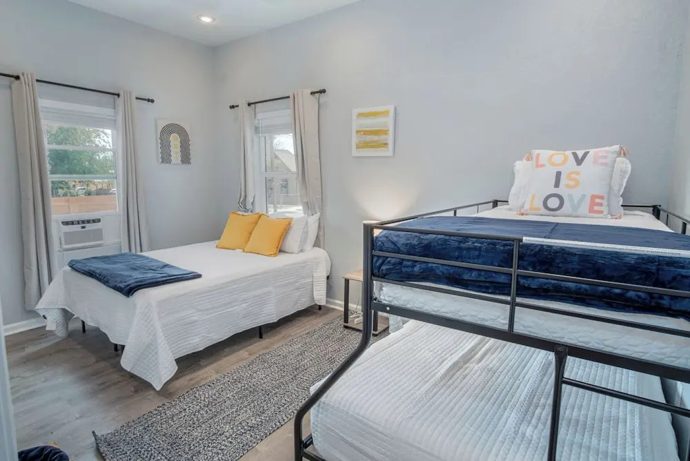 Cozy and Lovely 2BR 2BA Apt#a Near Lively Downtown