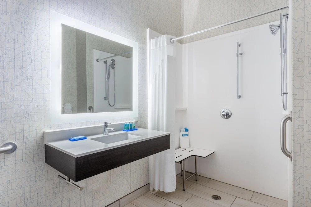 Holiday Inn Express Hotel & Suites Ex I-71/Oh State Fair/Expo Ctr