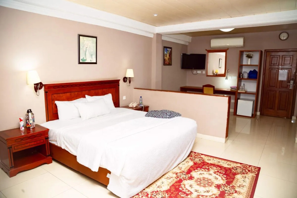 Ange Hill Hotel