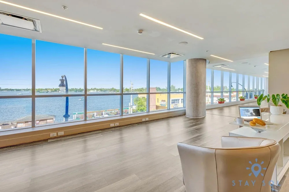 Beautiful Apartment w Rooftop Pool and Amenities