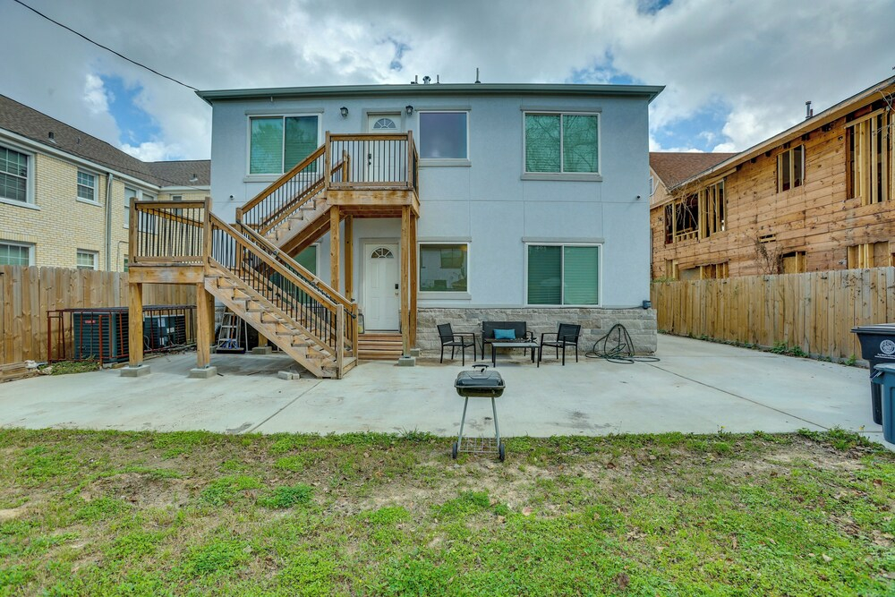 Houston Upgrade! Spacious + Modern Unit Near UH