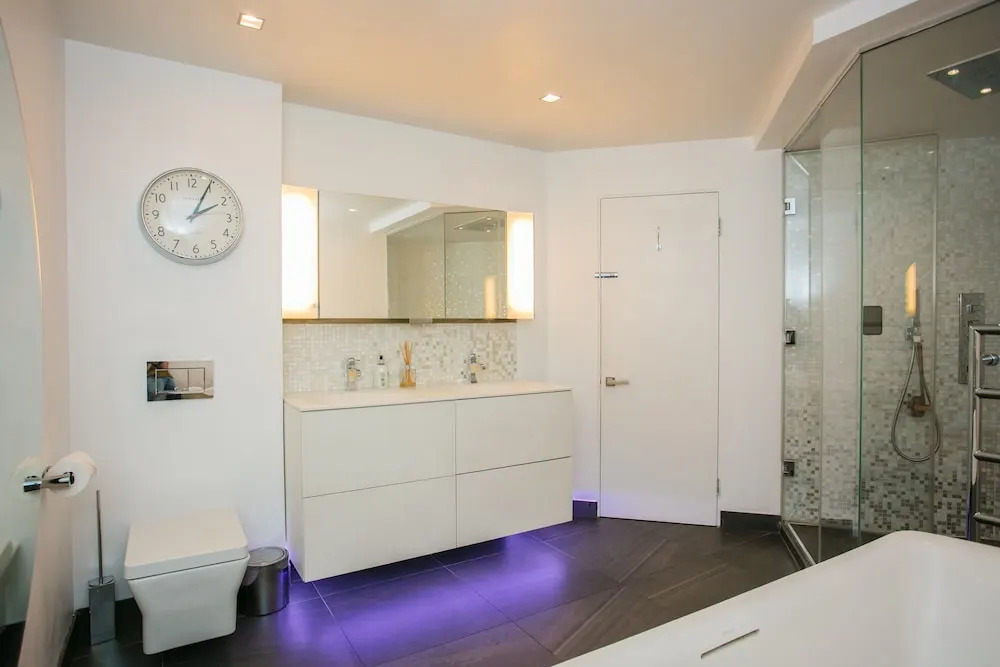 Modern 3 Bedroom Apartment In Soho