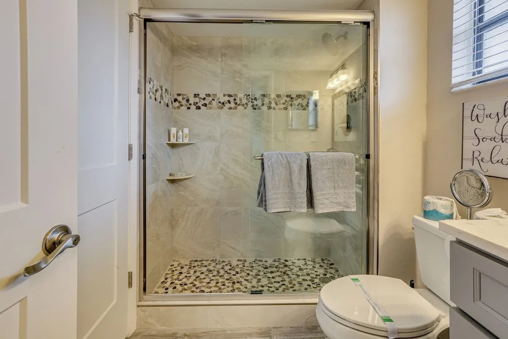 2 Mi to Tigertail Beach! Resort-style Gem w/ Pool