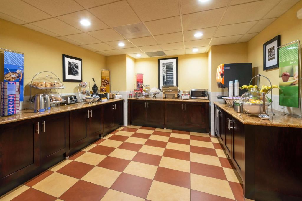 Hampton Inn I-10 & College Drive