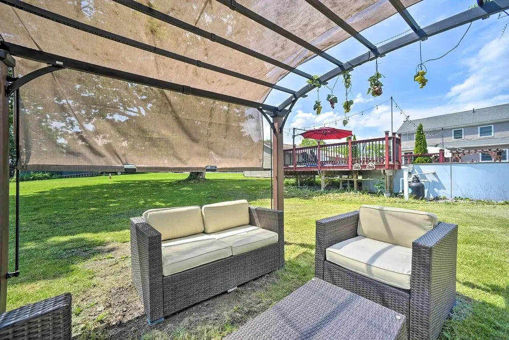 Stylish Suburban Getaway, 10 Miles to Royal Mtn!