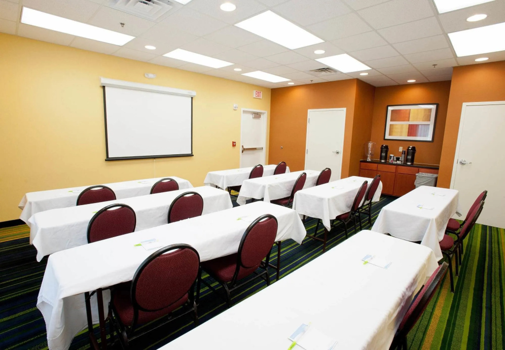 Country Inn & Suites by Radisson, Wichita East, KS