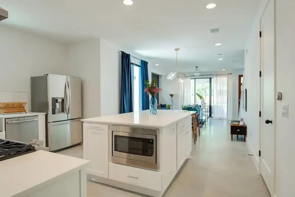 Divine 3br/2.5ba Downtown/east-side Home by Domio
